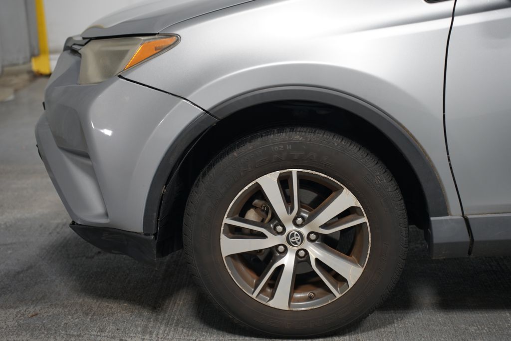 2017 Toyota RAV4 XLE 5