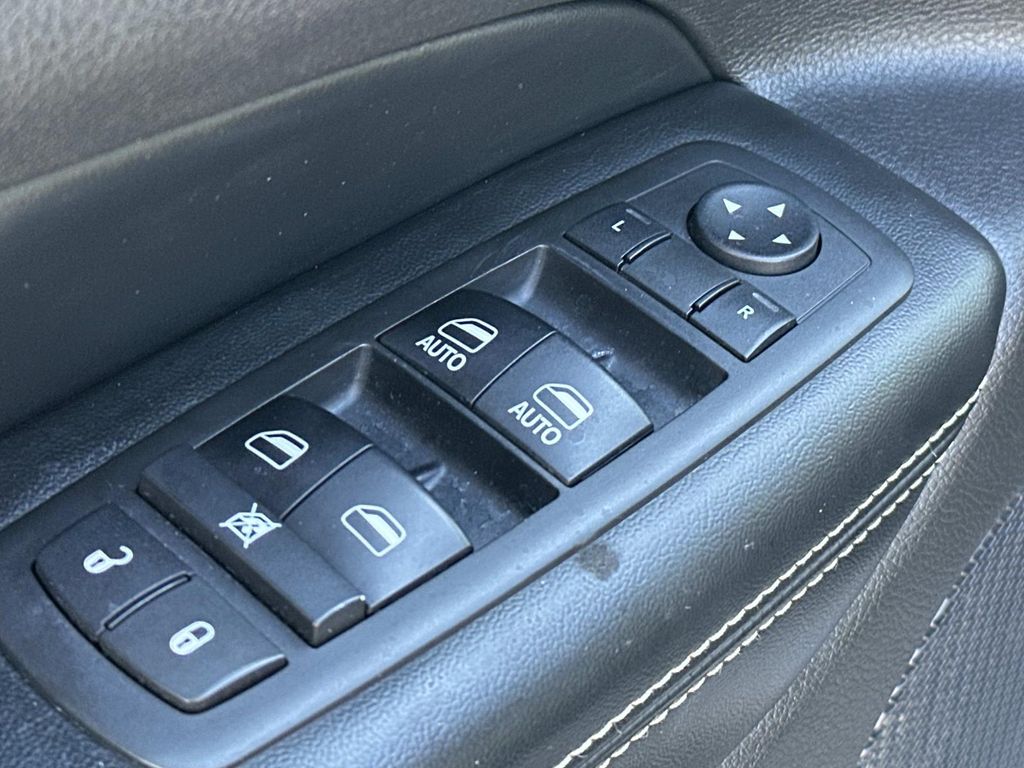 Thumbnail: 2017 Jeep Grand Cherokee - 30