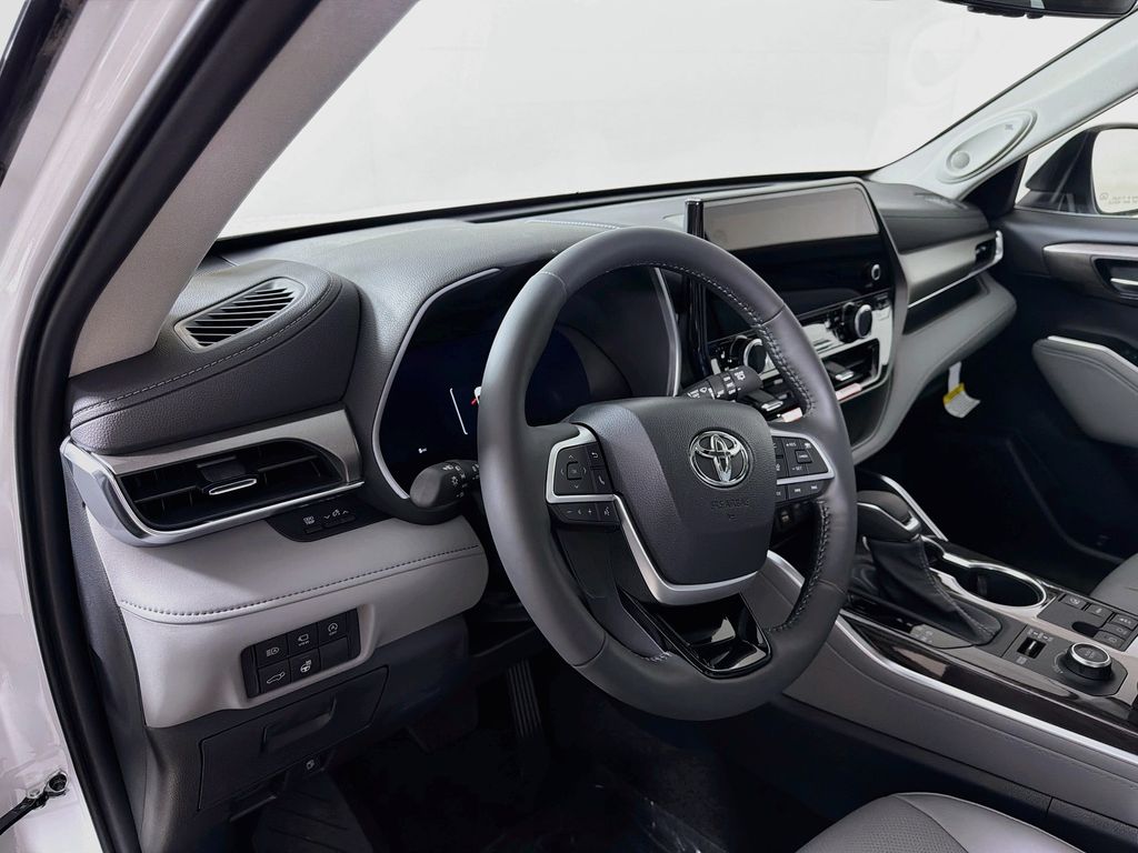 New 2026 Toyota Highlander SUV