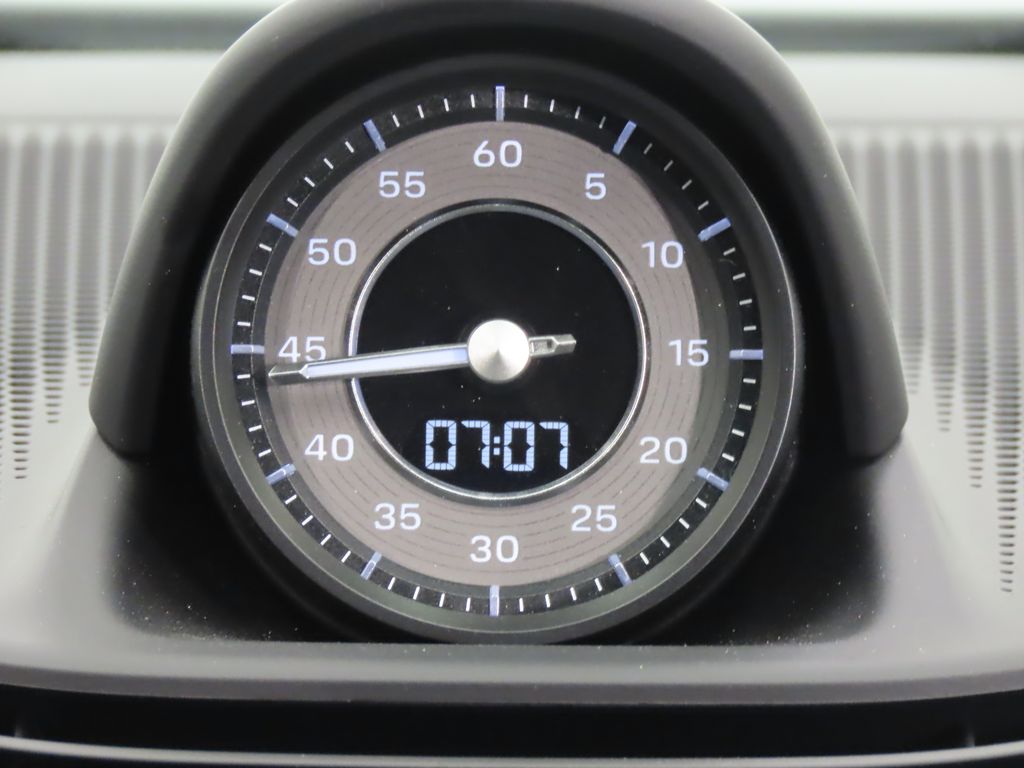 Thumbnail: 2023 Porsche Taycan - 27