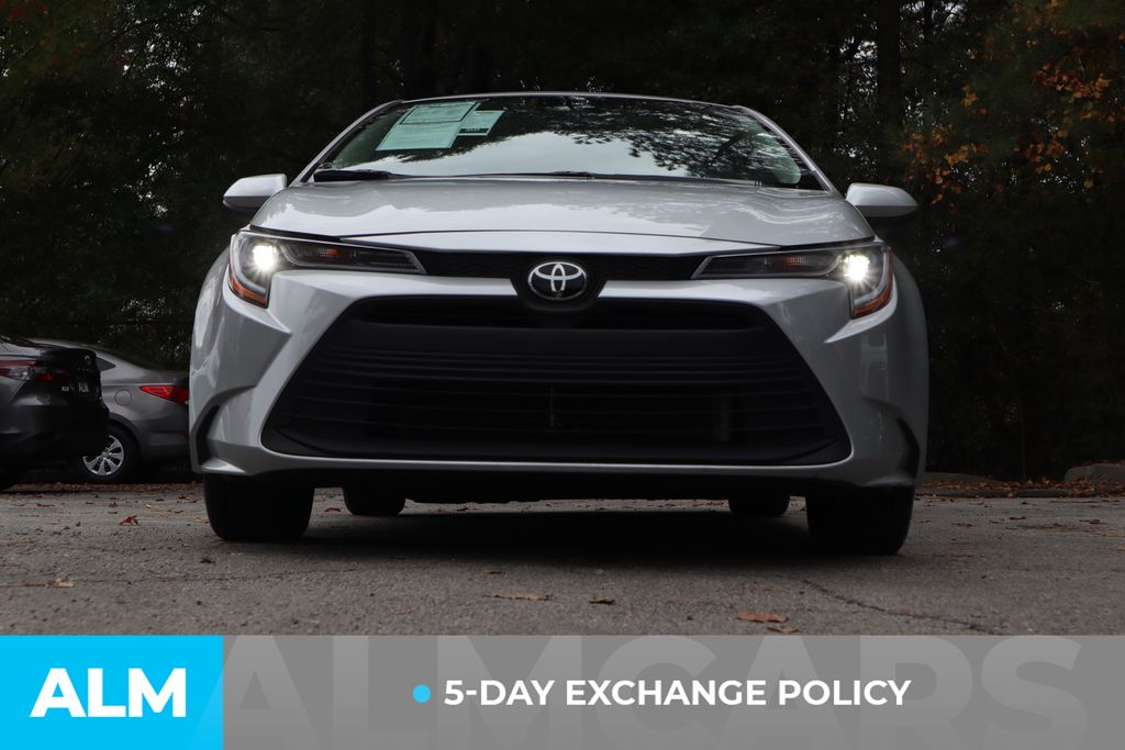 2023 Toyota Corolla LE photo 3
