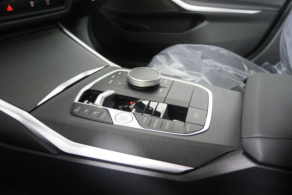 Thumbnail: 2026 BMW 3 Series - 21