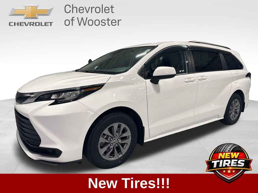 White 2022 Toyota Sienna Minivan Front-Wheel Drive Continuously Variable Transmission
