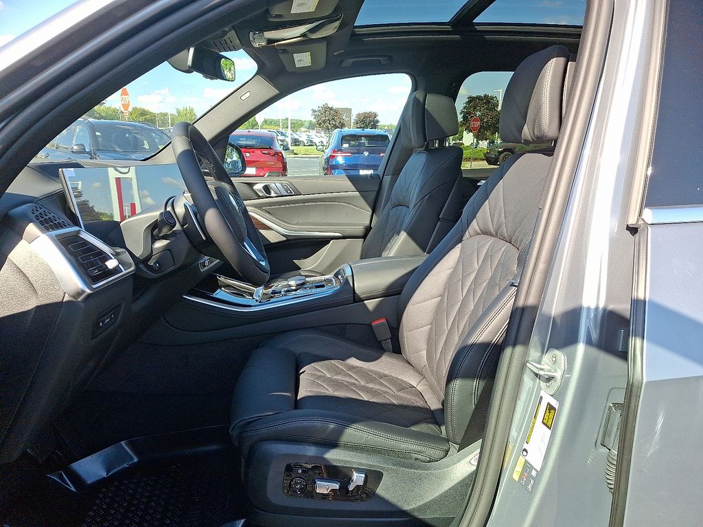 Thumbnail: 2026 BMW X5 - 6