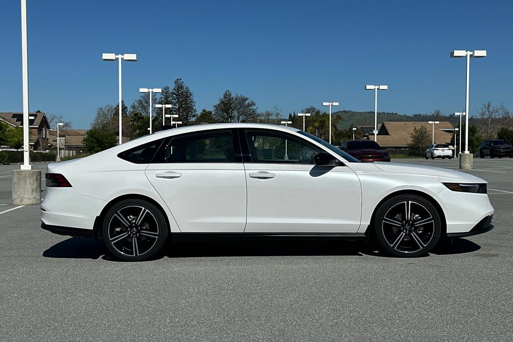 New 2026 Platinum White Pearl Honda SE image 3