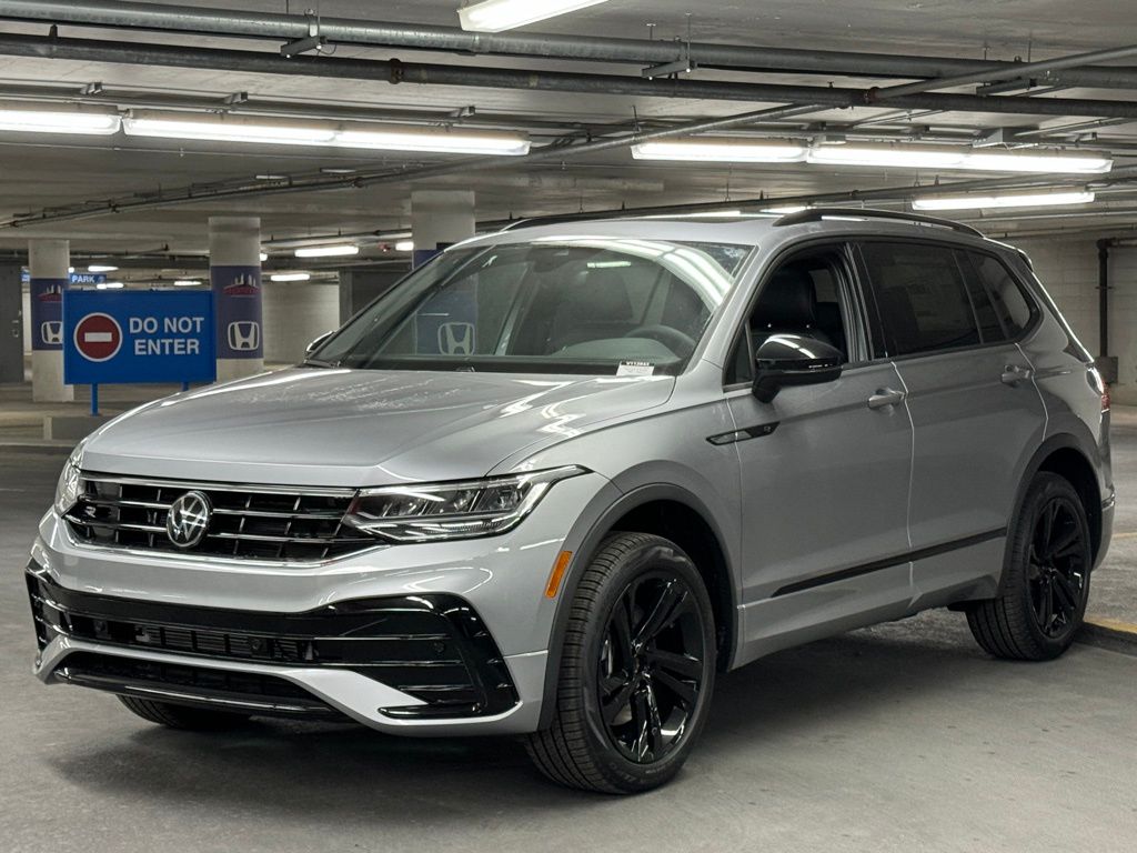 2024 Volkswagen Tiguan 2.0T SE R-Line Black 3