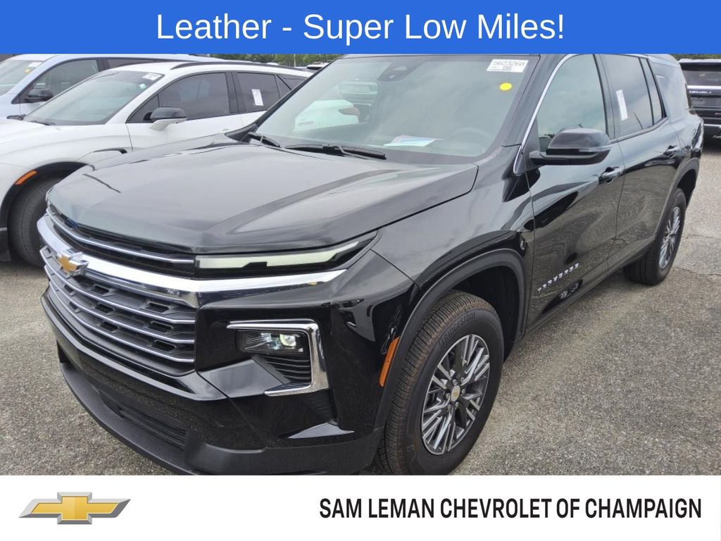 Mosaic Black Metallic 2026 Chevrolet Traverse LT FWD SUV / Crossover Front-Wheel Drive 8-Speed Automatic