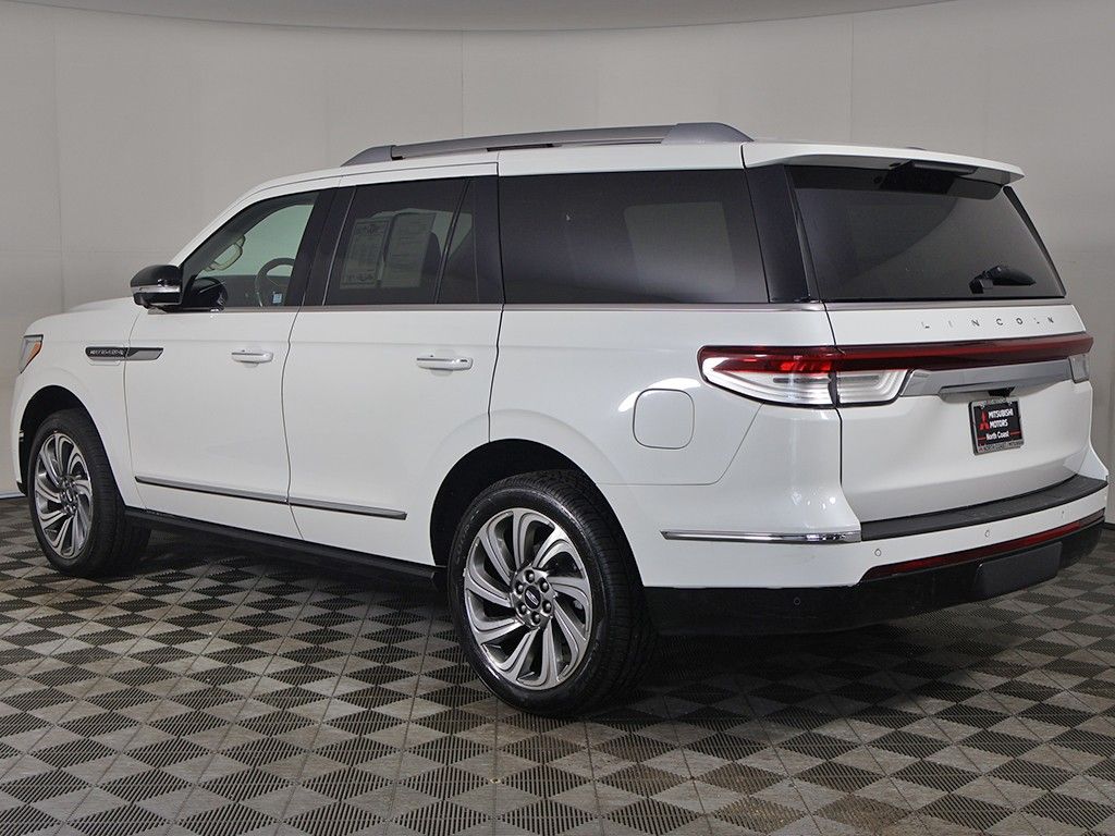 Used 2022 White Lincoln Reserve image 16