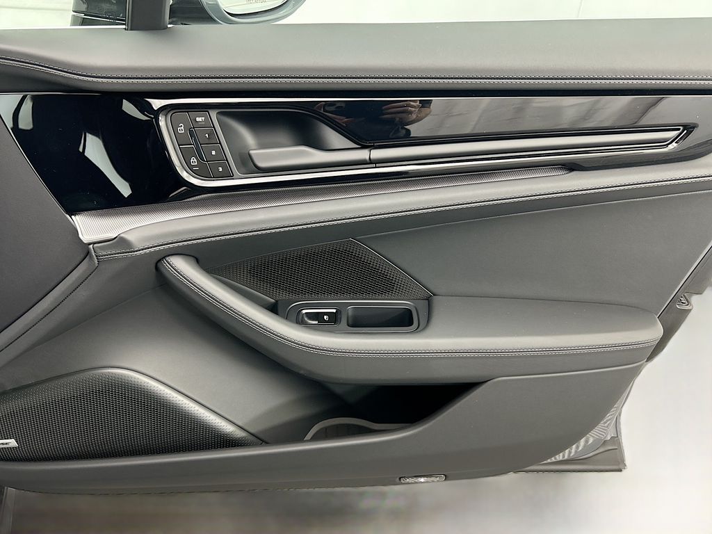 Thumbnail: 2026 Porsche Panamera - 26