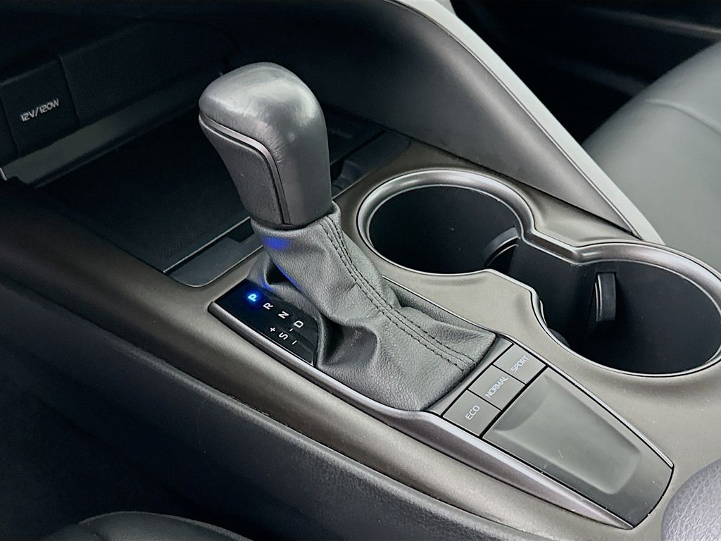 2023 Toyota Camry SE 16