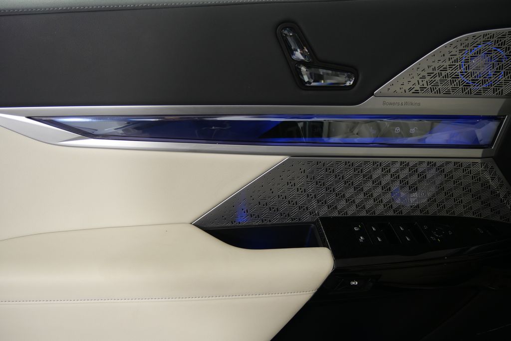 2023 BMW i7 xDrive60 8