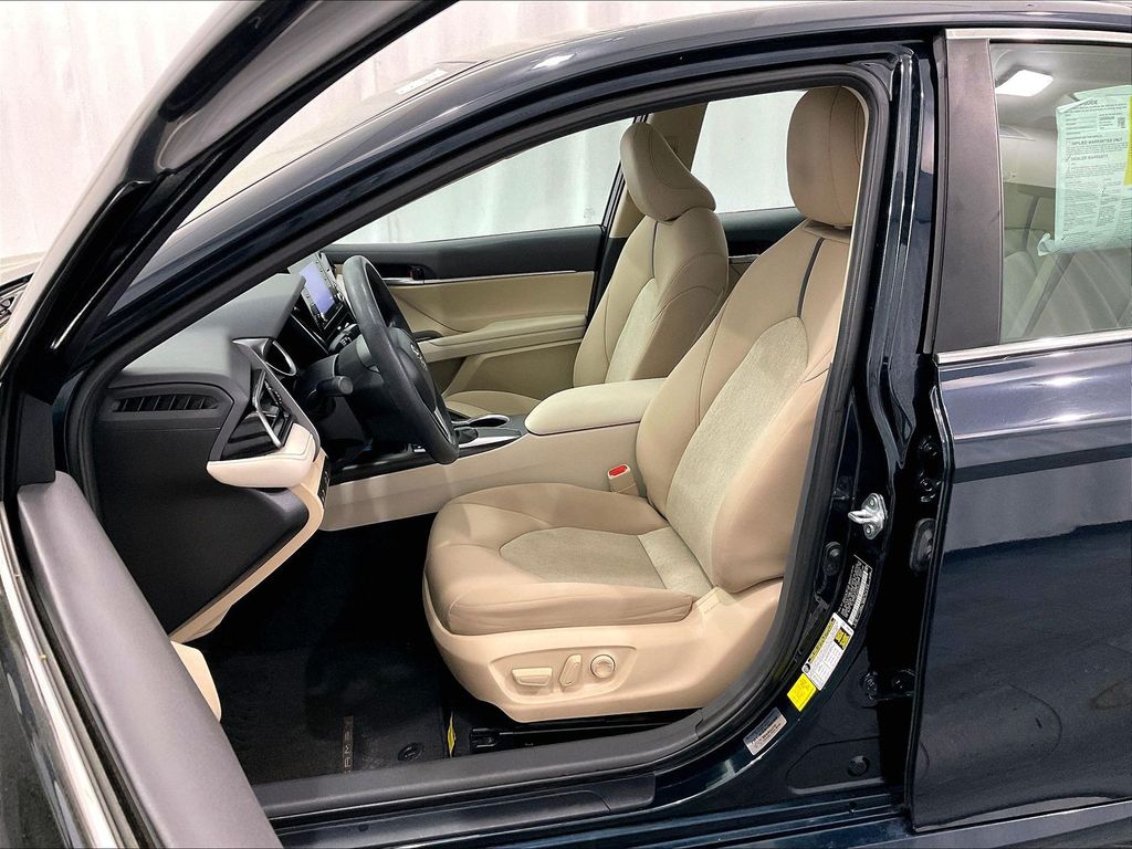 2021 Toyota Camry — photo 10
