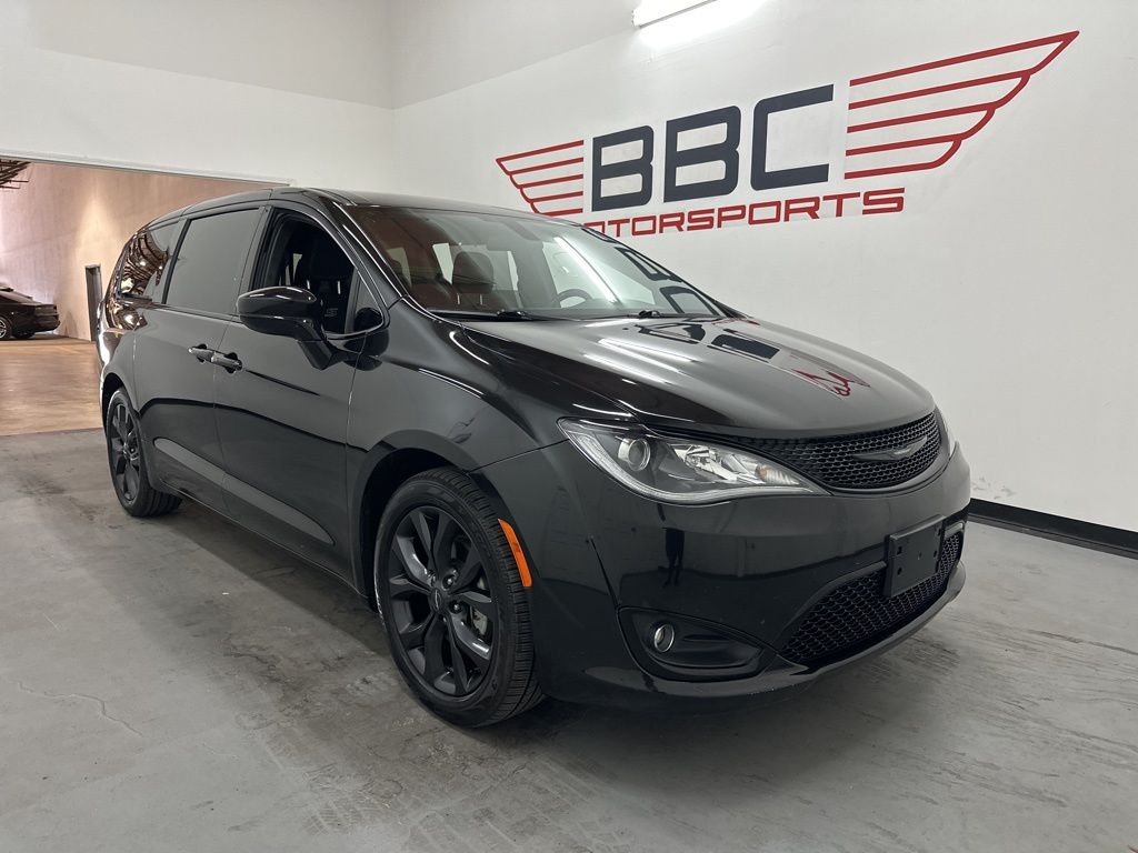 Brilliant Black Crystal Pearlcoat 2018 Chrysler Pacifica Touring Plus FWD Minivan Front-Wheel Drive 9-Speed Automatic