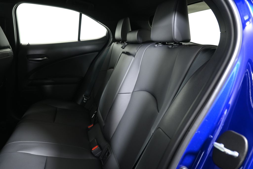 Thumbnail: 2025 Lexus UX - 4