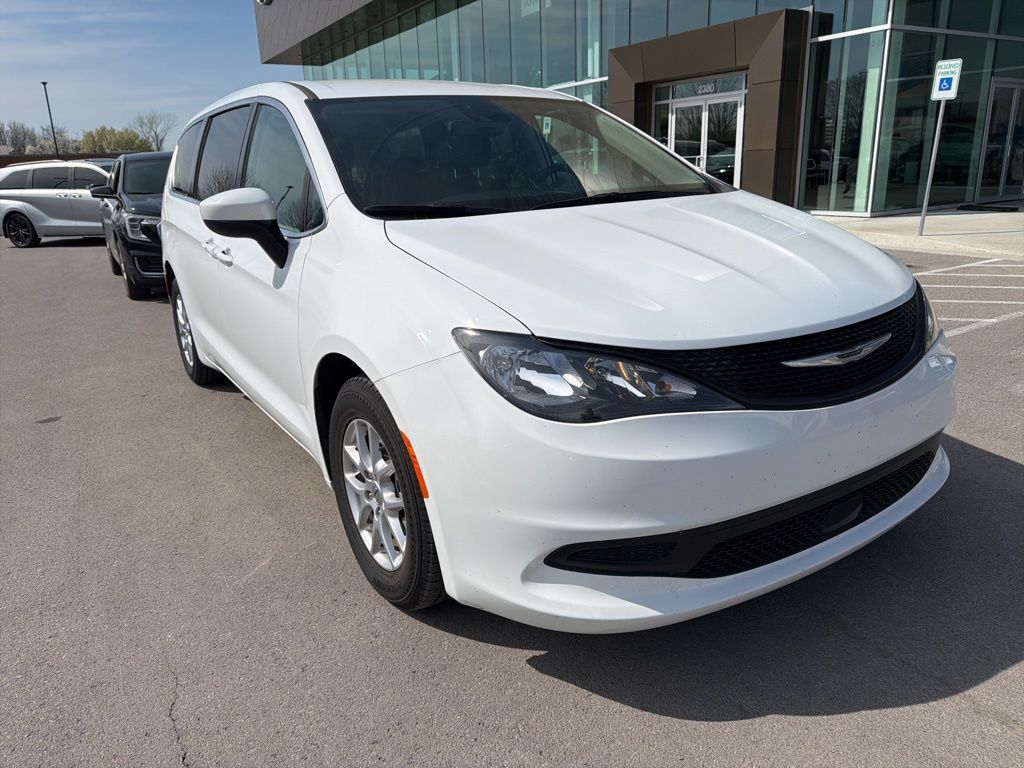 2023 Chrysler Voyager