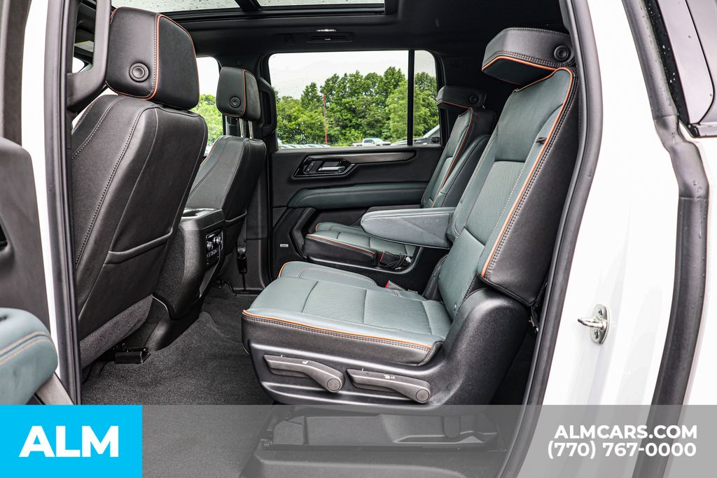 Used 2025 White GMC AT4 image 21