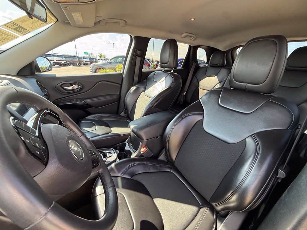 Thumbnail: 2020 Jeep Cherokee - 10