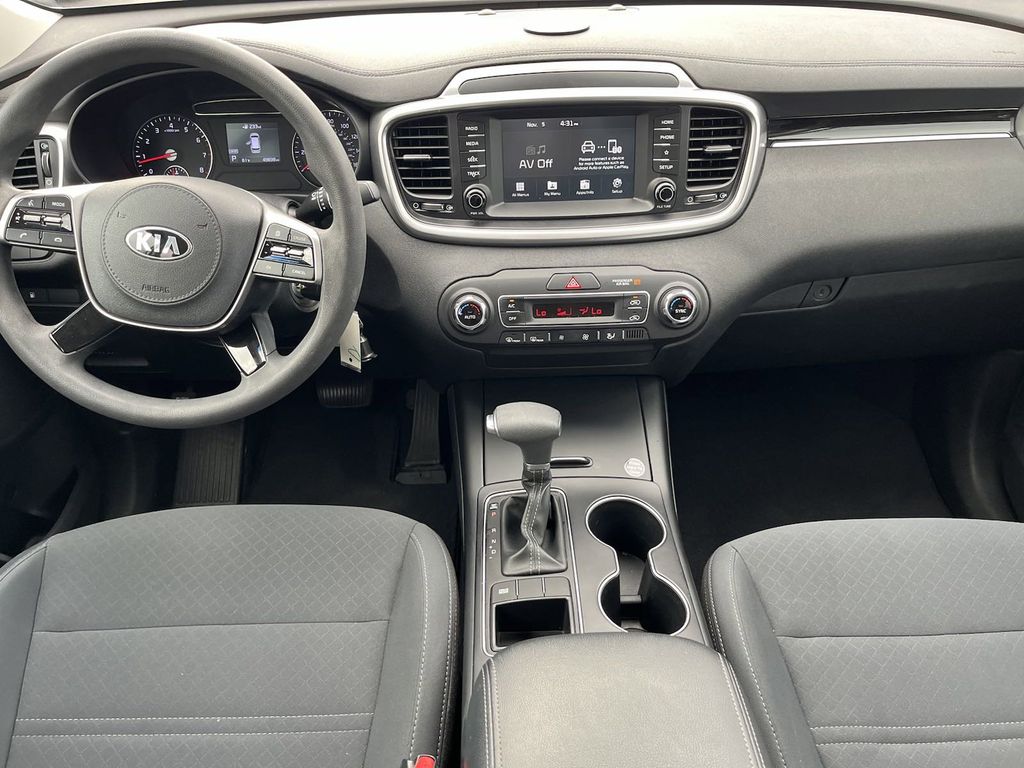 2019 Kia Sorento LX 17