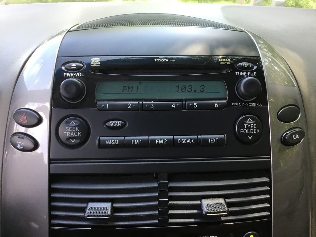 Thumbnail: 2010 Toyota Sienna - 18