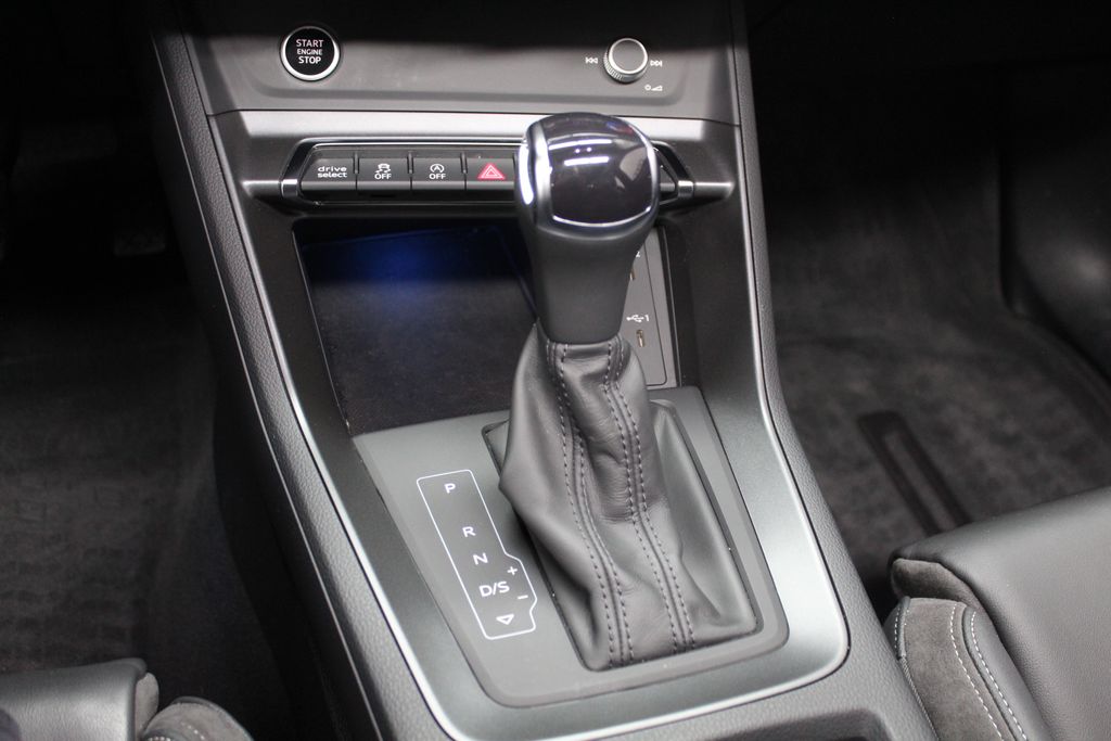 Thumbnail: 2022 Audi Q3 - 16