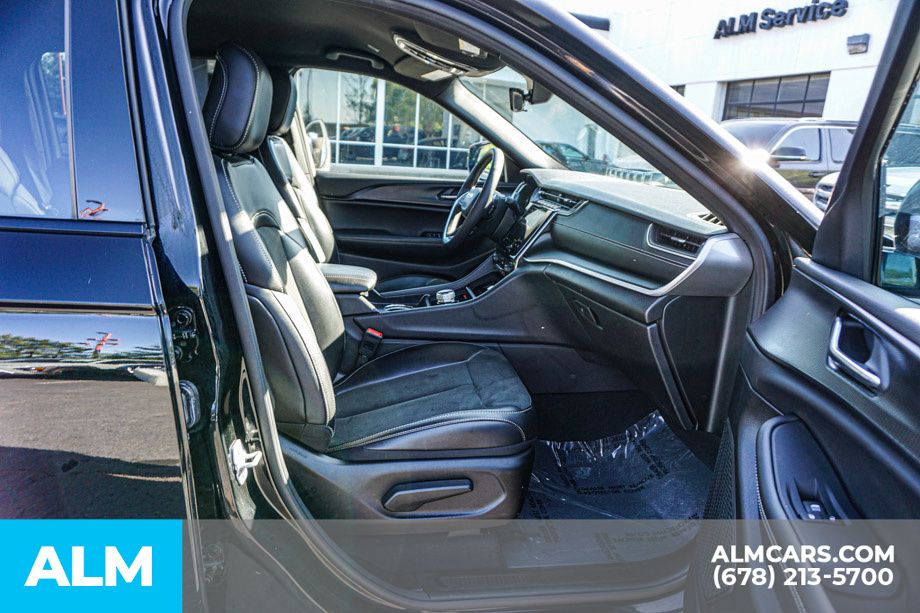 Used 2025 Black Jeep Altitude image 23