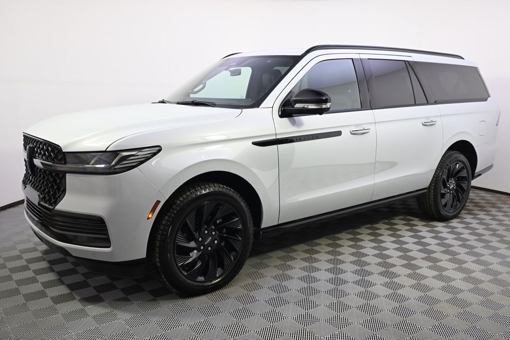 New 2025 White Lincoln Reserve image 2