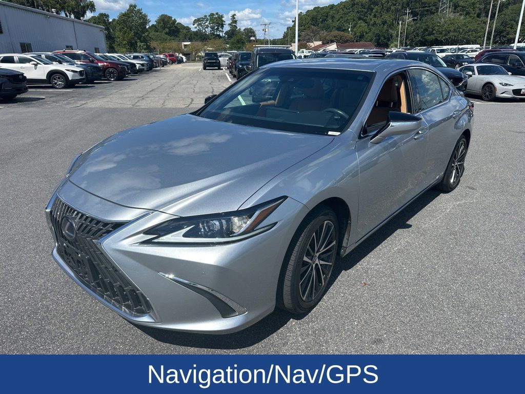 2022 Lexus ES 300h Base