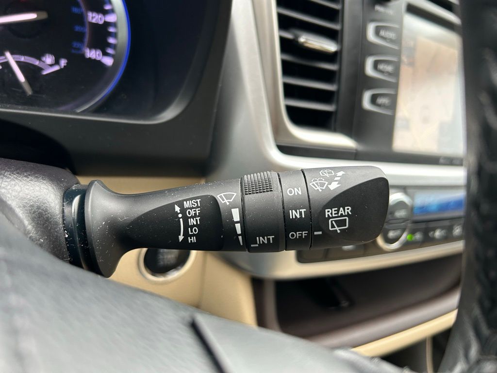 2019 Toyota Highlander SE 20