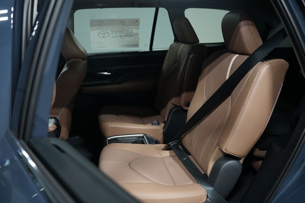 Thumbnail: 2025 Toyota Grand Highlander - 31