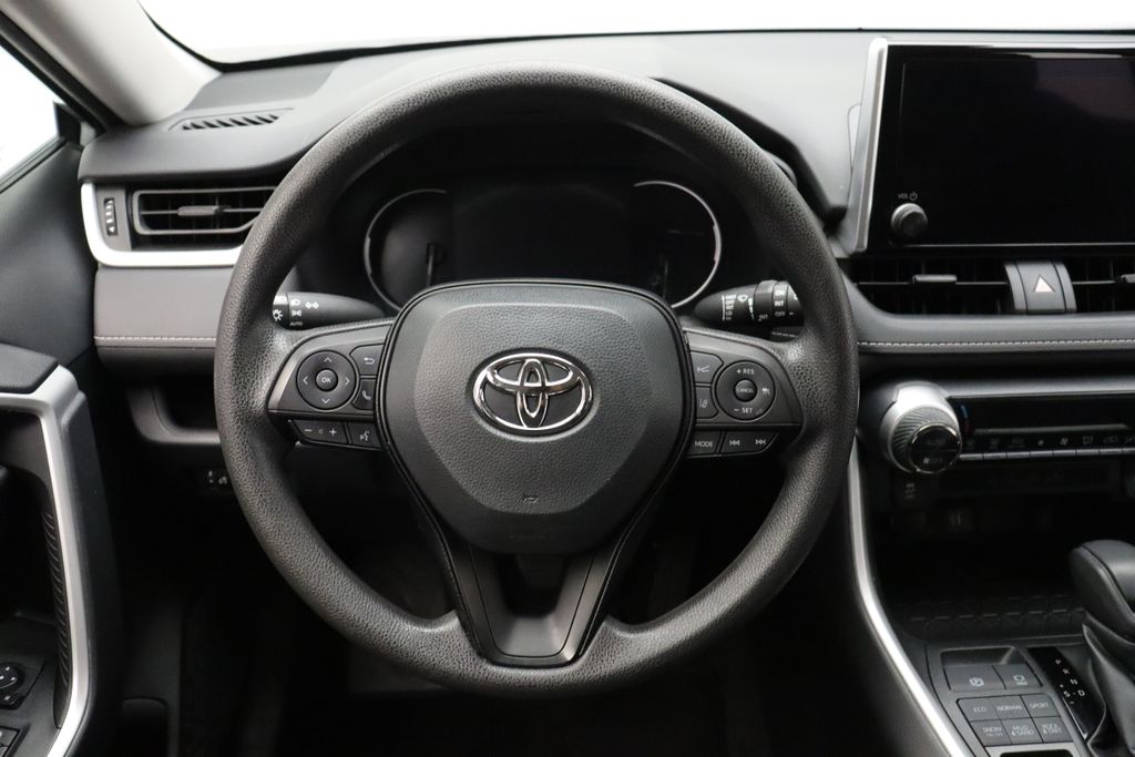 2023 Toyota RAV4 XLE 23