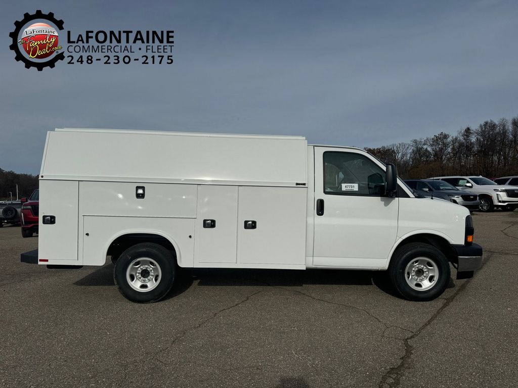 2024 GMC Savana 3500 Work Van 29