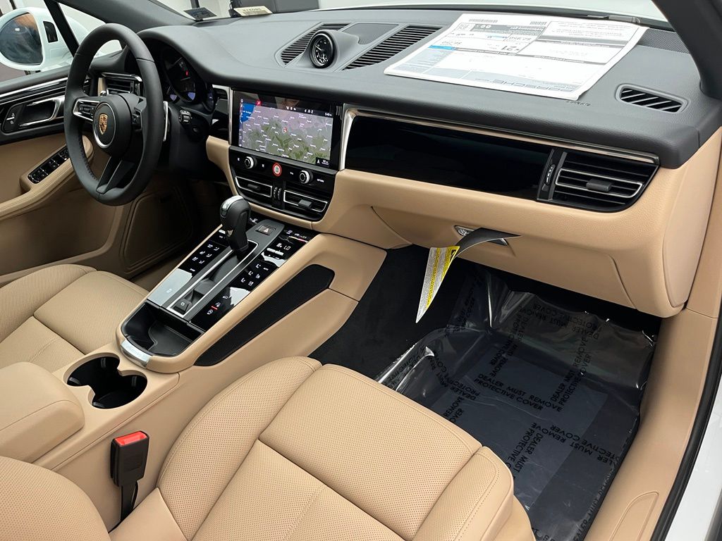 Thumbnail: 2026 Porsche Macan - 29