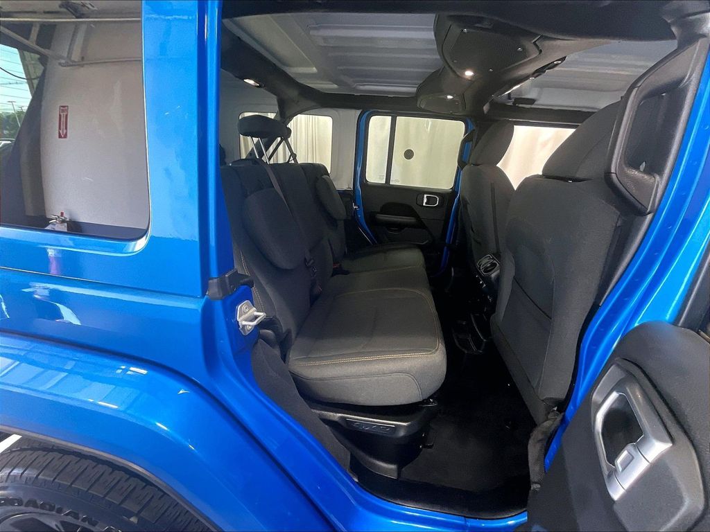 2024 Jeep Wrangler — photo 16