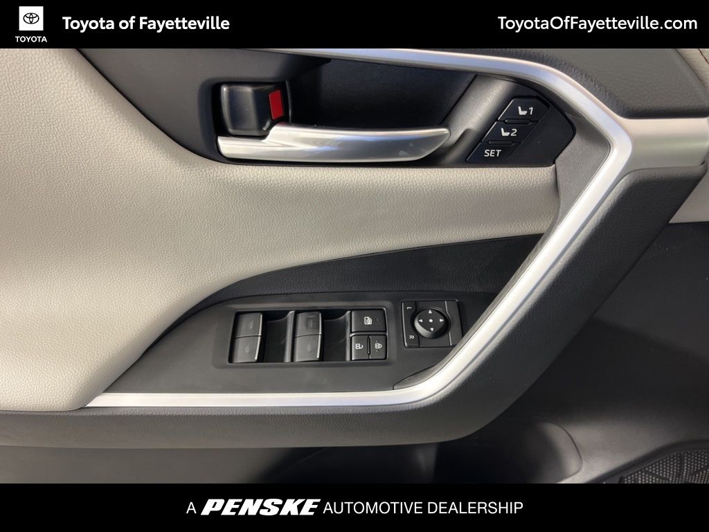 Thumbnail: 2025 Toyota RAV4 - 28