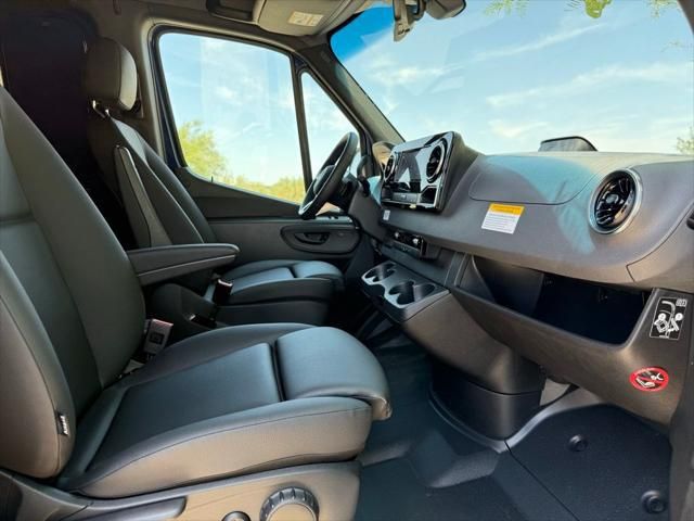 Thumbnail: 2025 Mercedes-Benz Sprinter - 23