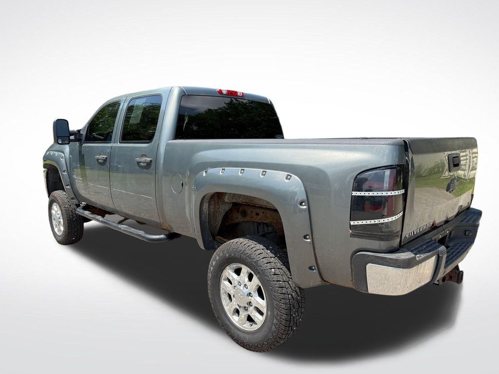 2011 Chevrolet Silverado 2500HD LT - Image 4