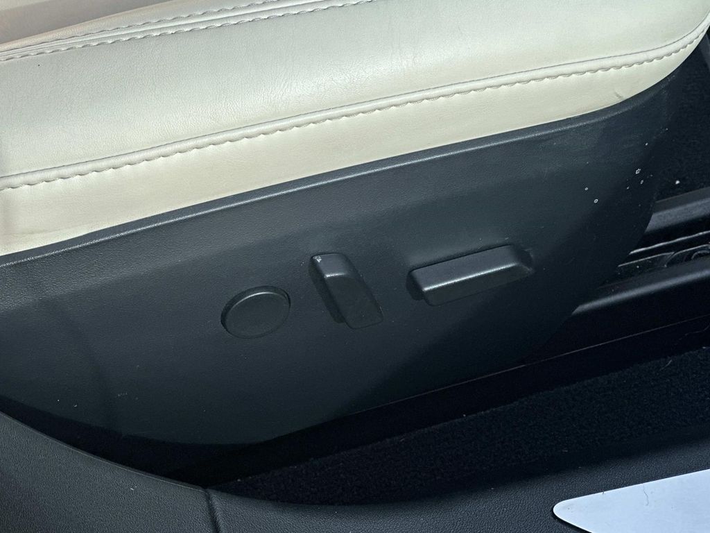 Thumbnail: 2020 Tesla Model S - 21