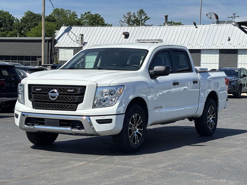 Glacier White 2022 Nissan Titan SV Crew Cab 4WD Pickup Truck Four-Wheel Drive 9-Speed Automatic