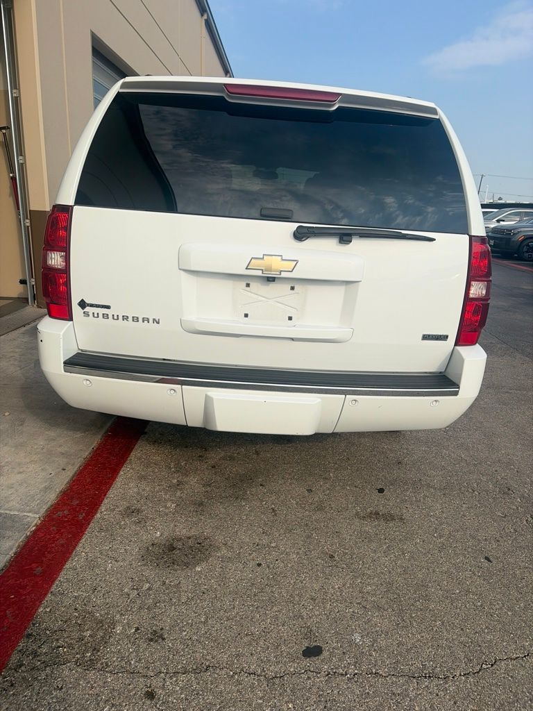Thumbnail: 2011 Chevrolet Suburban - 5