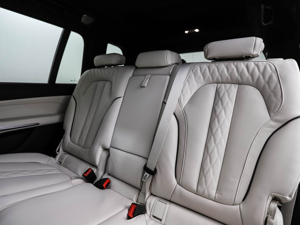 Thumbnail: 2026 BMW X7 - 23