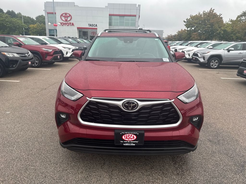 2022 Toyota Highlander XLE photo 2