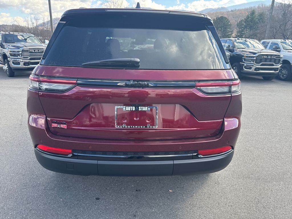 new 2025 Jeep Grand Cherokee car, priced at $43,990