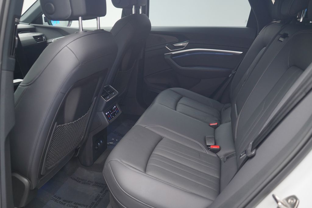 Thumbnail: 2024 Audi Q8 e-tron - 7