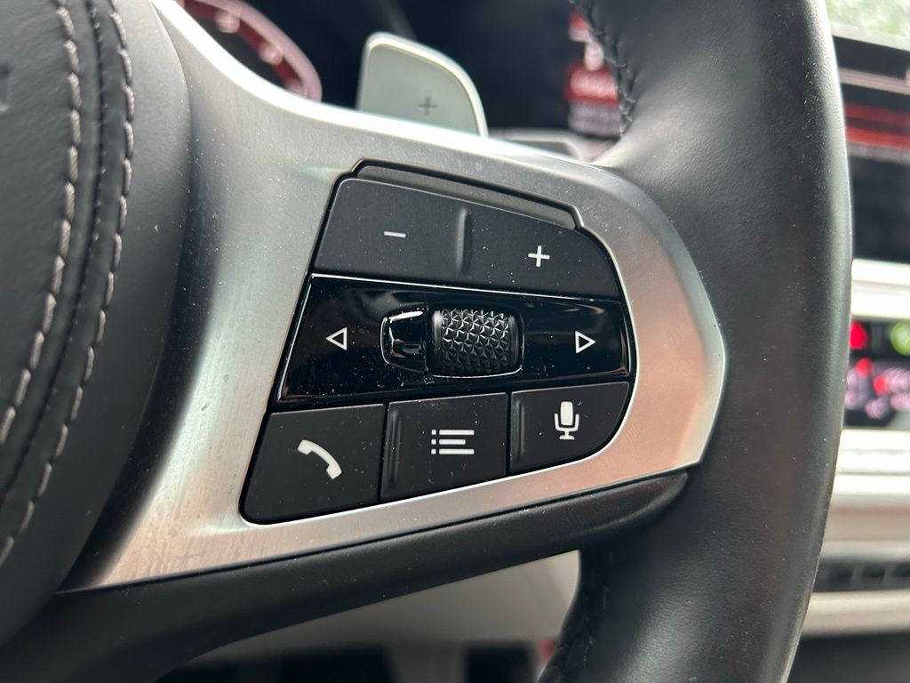 2022 BMW X7 M50i 21