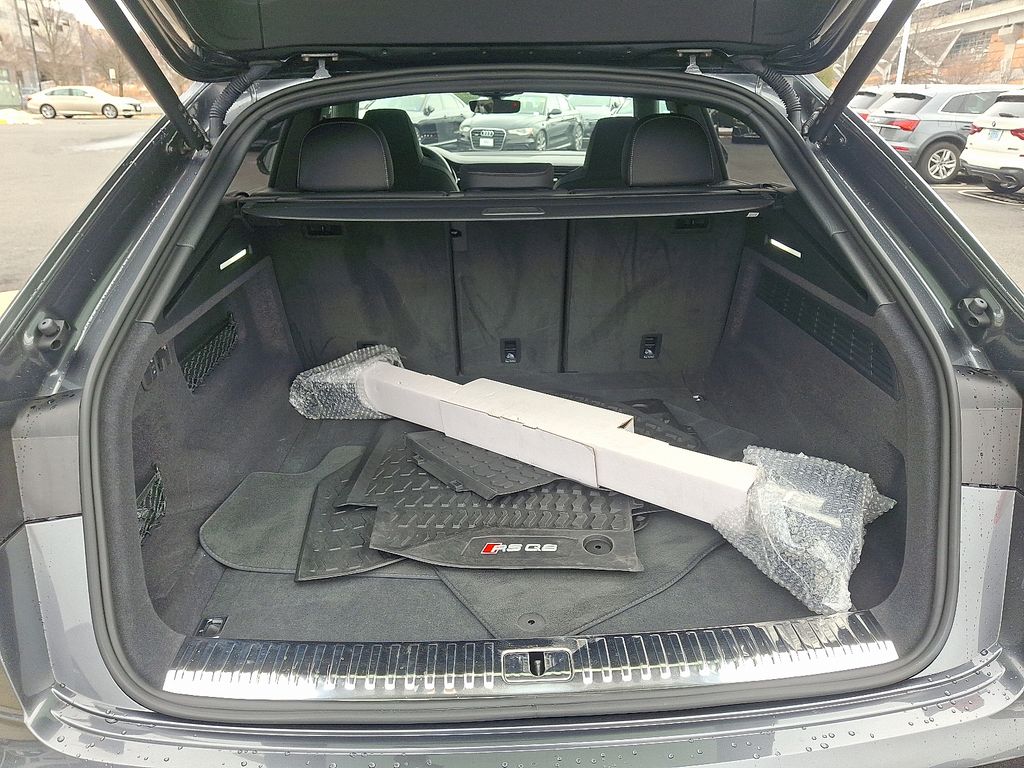 Thumbnail: 2024 Audi RS Q8 - 29