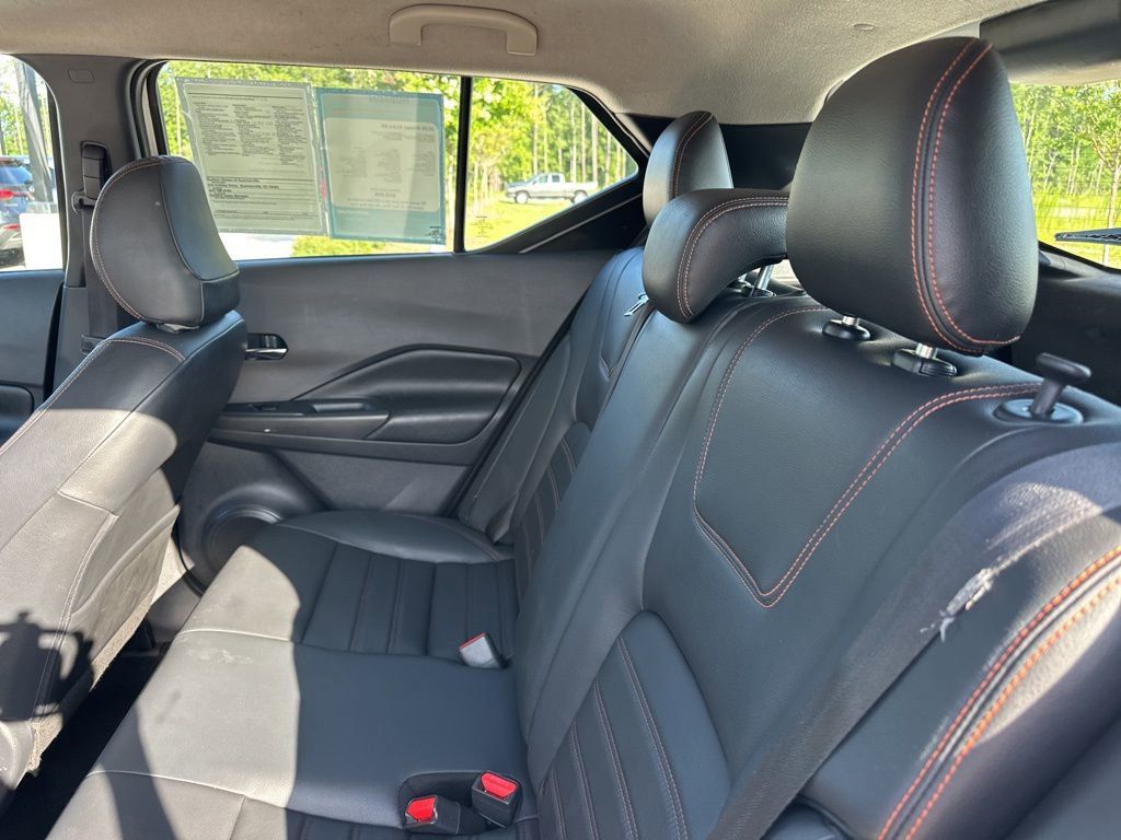 2020 Aspen White/Super Black Nissan Kicks SR FWD SUV