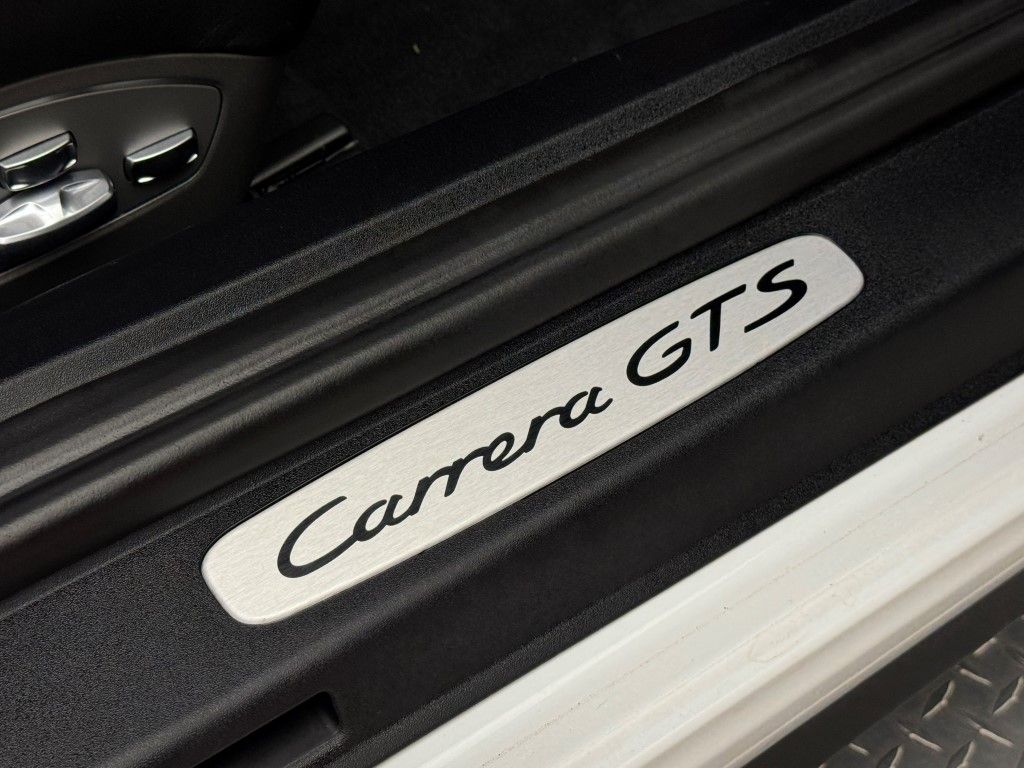 Thumbnail: 2019 Porsche 911 - 22
