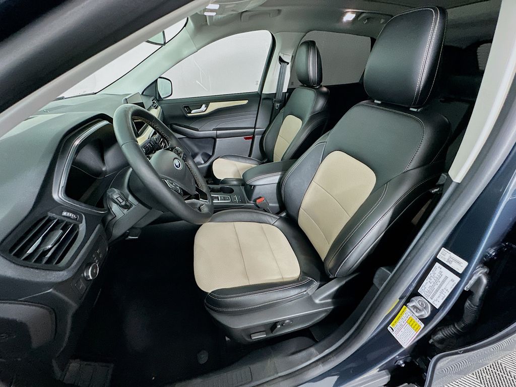 Thumbnail: 2022 Ford Escape - 22