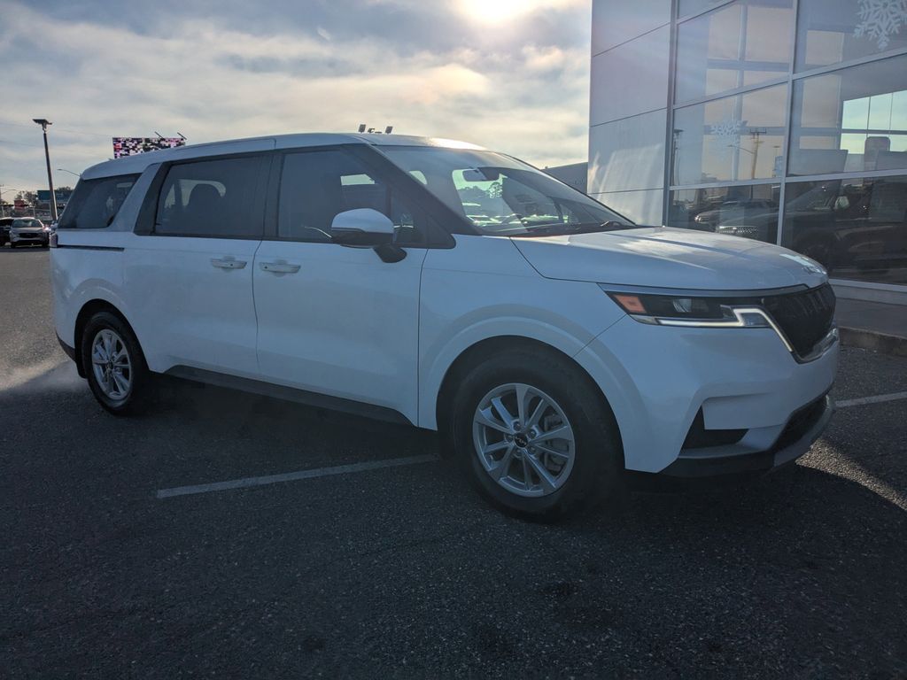 2024 Kia Carnival LX FWD