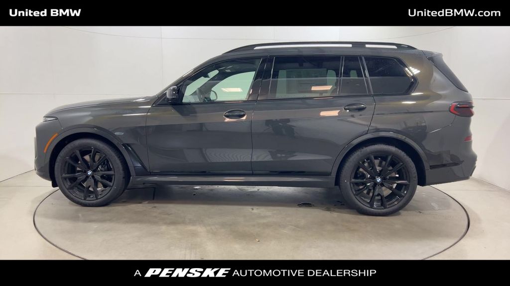 2026 BMW X7 M60i 5